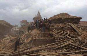 il-centro-di-katmandu-devastato-dal-terremoto-almeno-150-vittime-nella-sola-capitale-3bmeteo-64355